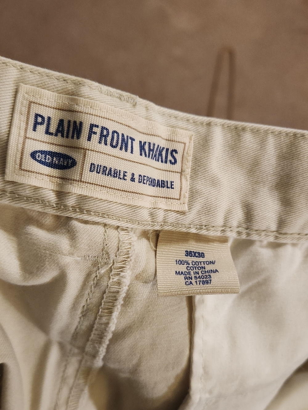 Nice Old Navy Men's Plain Front Khaki pants Beige/Tan 36 x 28. 100% cotton